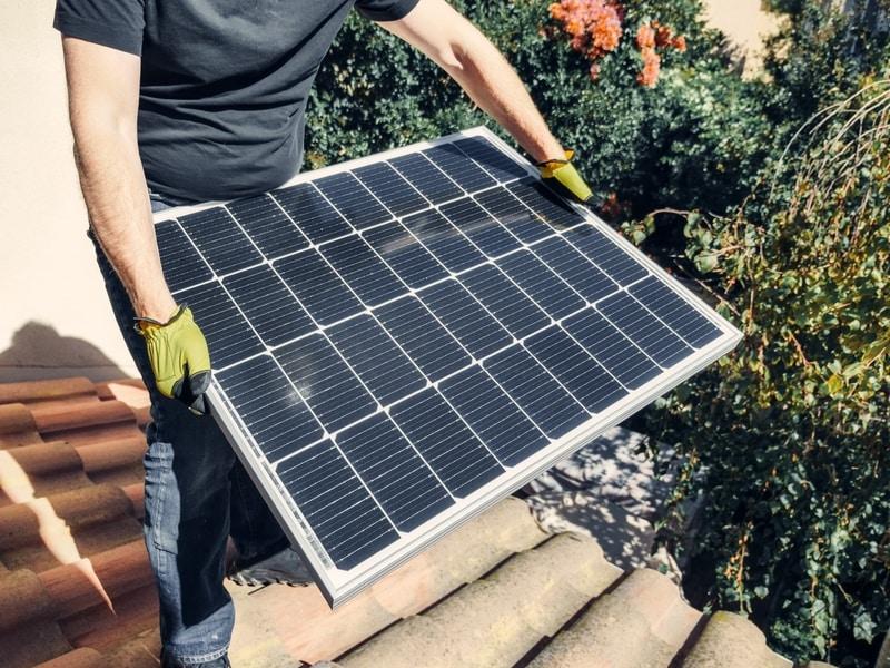Fix solar panels with a qualified solar installer